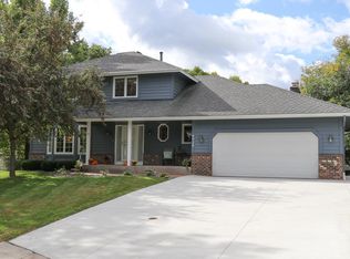 6020 Jonquil Ln N, Plymouth, MN 55442