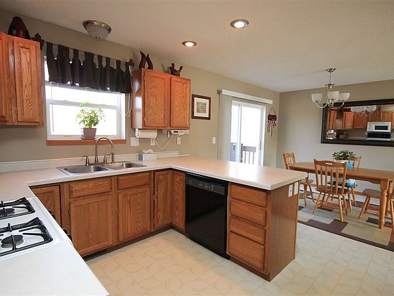 4th image of 9640 Sandhill Dr