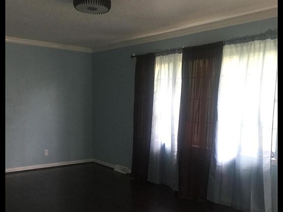 3rd image of 416 21st Ave NE