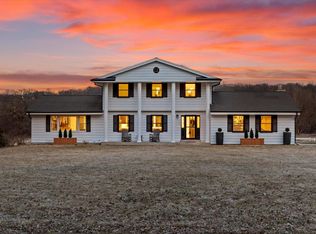 498 S Lapham Peak Rd, Delafield, WI 53018