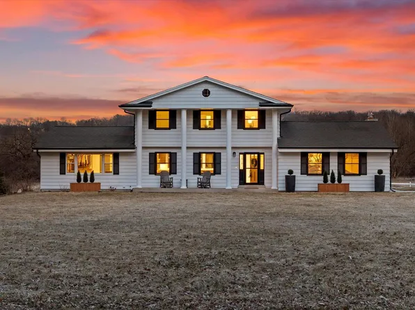 498 South Lapham Peak ROAD, Delafield, WI 53018