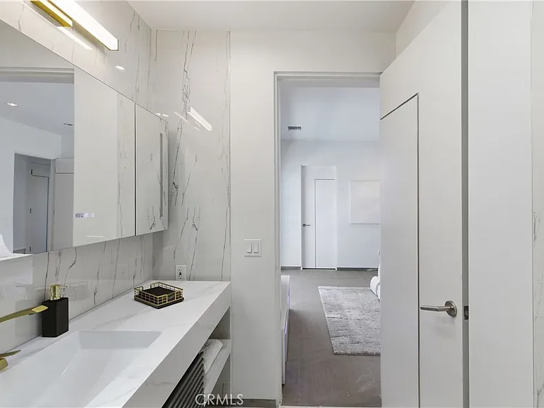 811 John St — Photo 40