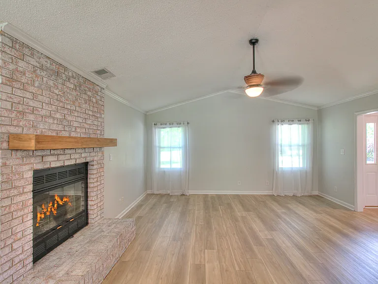 1112 Willoughby Rd — Photo 7