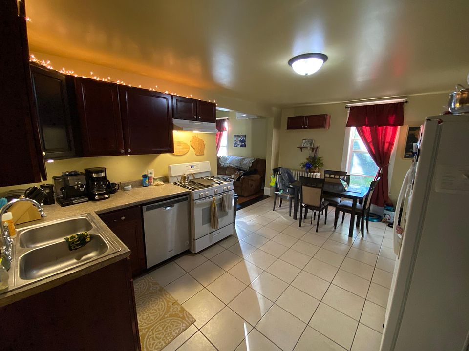 1st image of 2534 University Ave NE #2