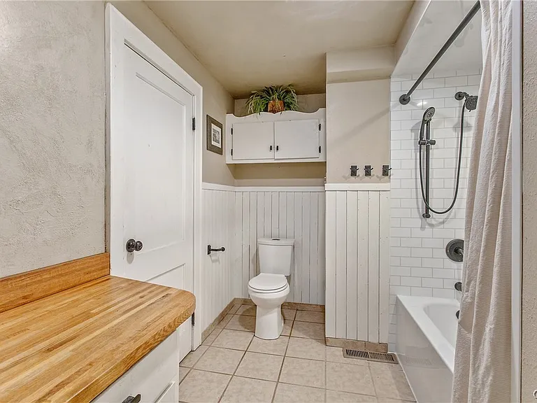 562 Buckingham Ave — Photo 16
