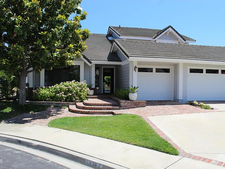 14062 Atwood Ct — Photo 2