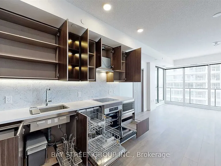 95 McMahon Dr #1212 — Photo 13