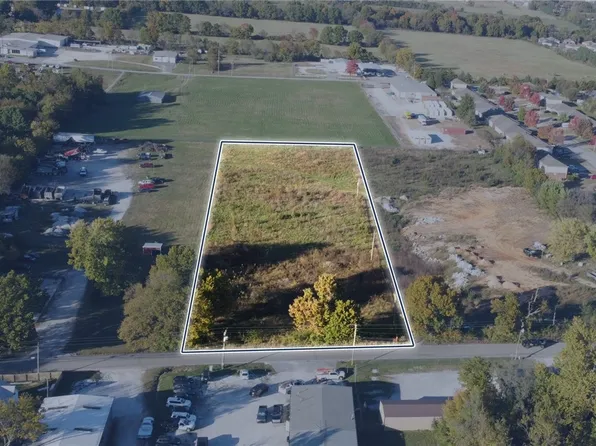 560 W County Line Rd, Springdale, AR 72764