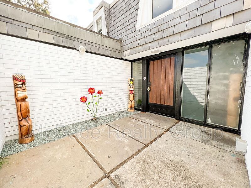 1st image of 5064 College Pl #2