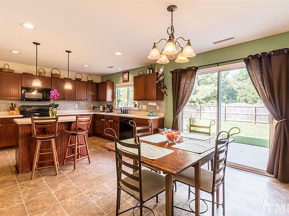 Spacious eat-in Kitchen