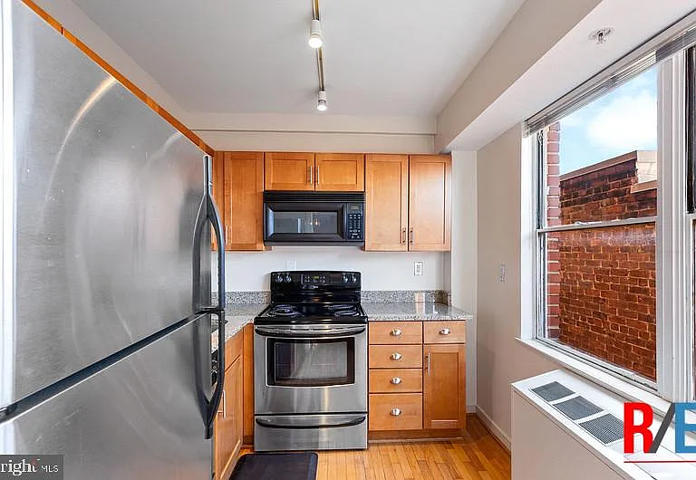 815 King St #4E — Photo 8