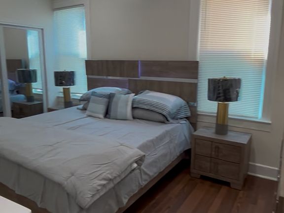 Room 1 $1000 2 closets
