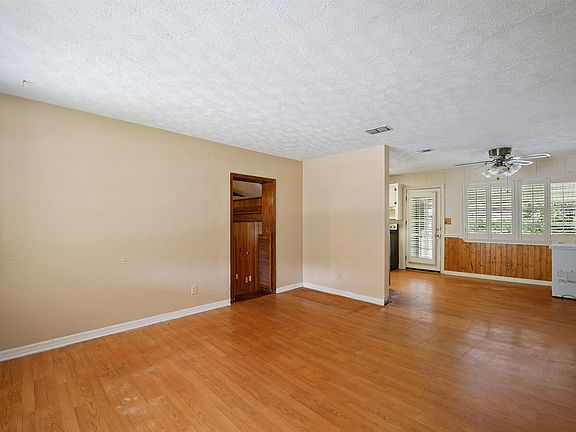 3rd image of 8367 Brackridge Blvd S