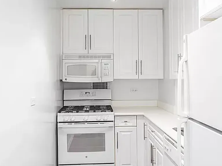 888 8th Ave #20U — Photo 3