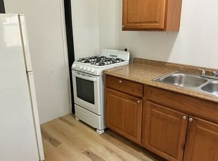 915 N 24th St APT 13, Milwaukee, WI 53233