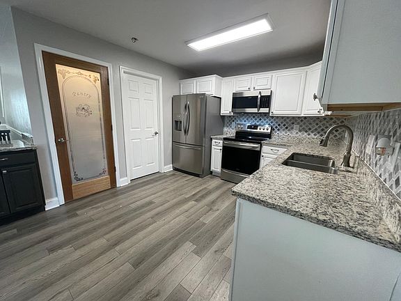 3rd image of 120 Trenton Ave