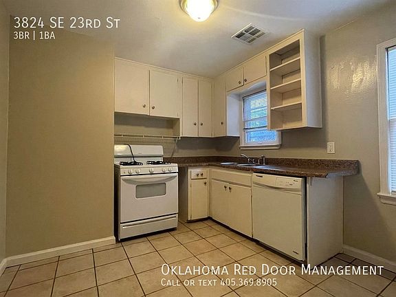 3rd image of 3824 SE 23rd St