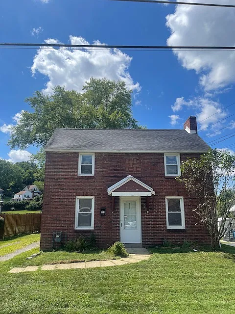131 Freda St photo 1
