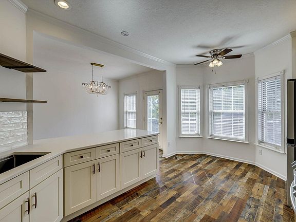 3rd image of 266 Woodhaven Dr