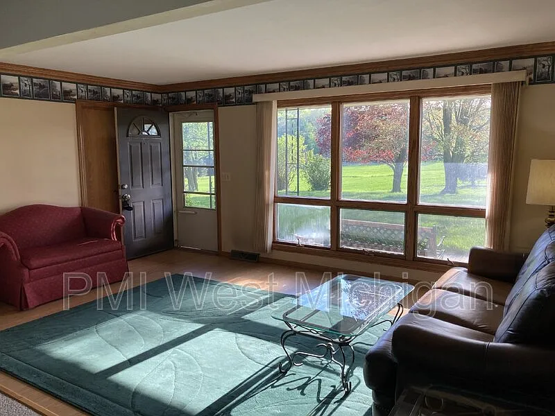 3 bed, 2.0 bath, 1480 sqft, $1,825 — Photo 4