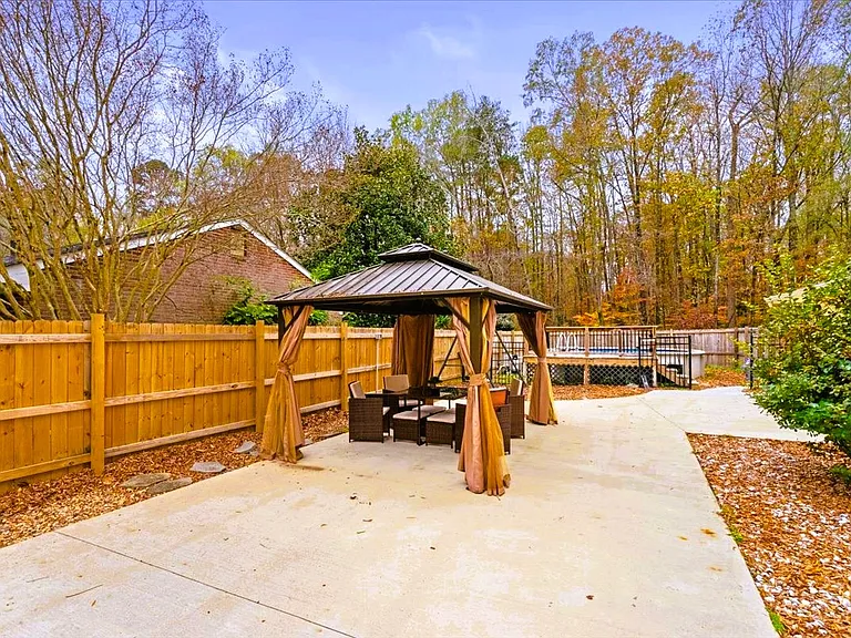 34 Shenandoah Dr — Photo 32