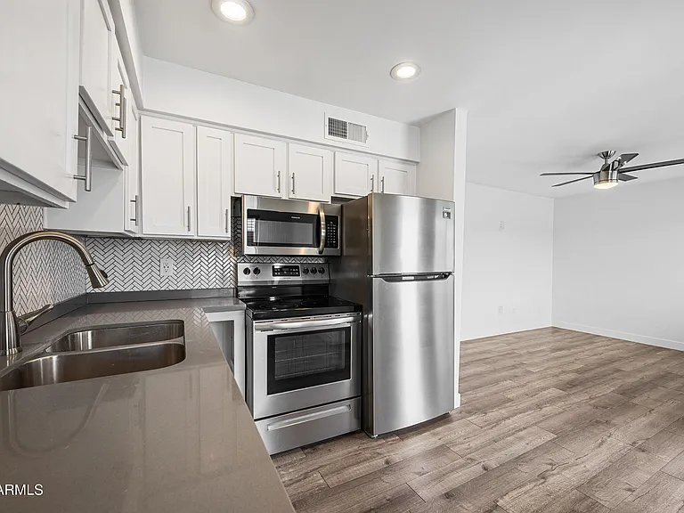 3131 E Fairmount Ave #3135 — Photo 8