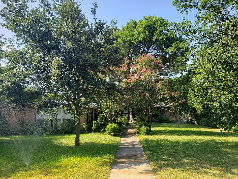 1st image of 103 Oak Park Dr