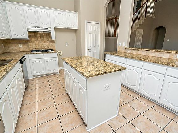 3rd image of 903 Manchester Dr