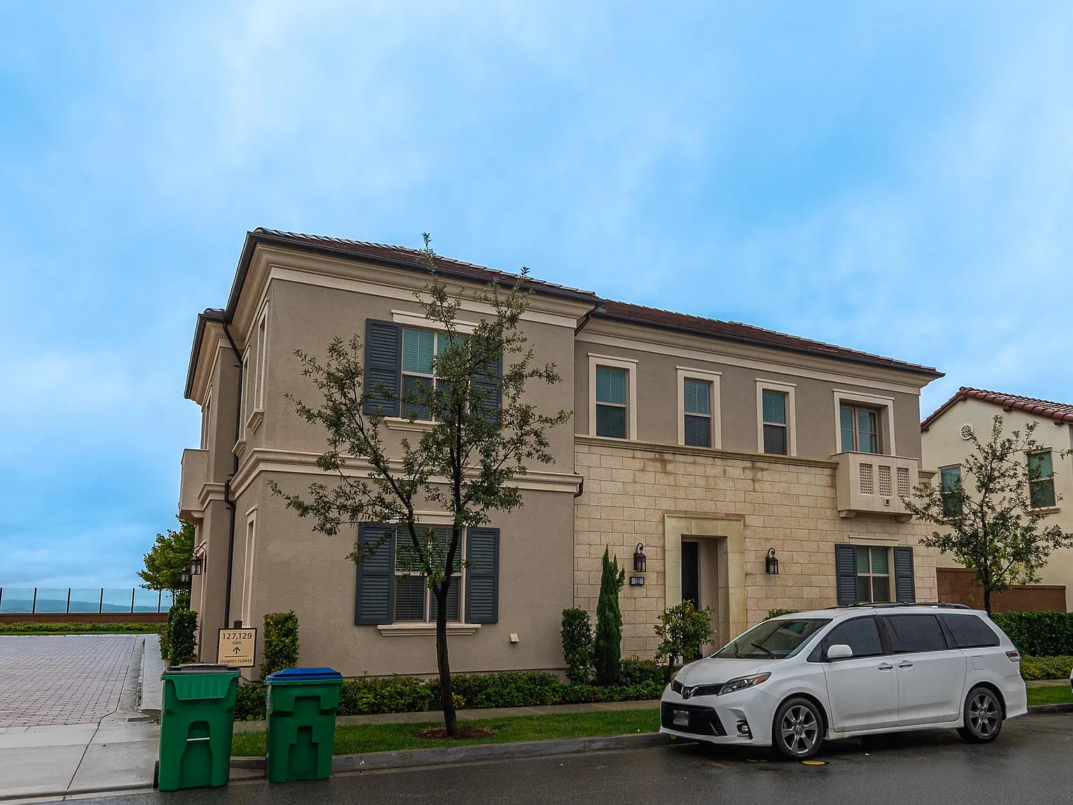 4 bed, 2413 sqft, $6,200 — Photo 3