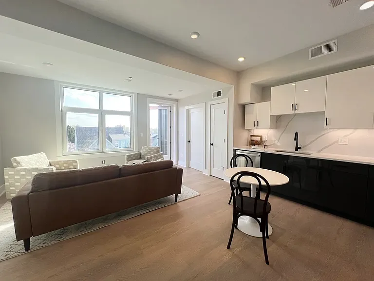 379 Washington St #8 — Photo 11