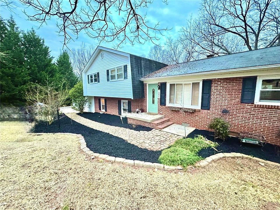 1st image of 104 Parkwood Ct