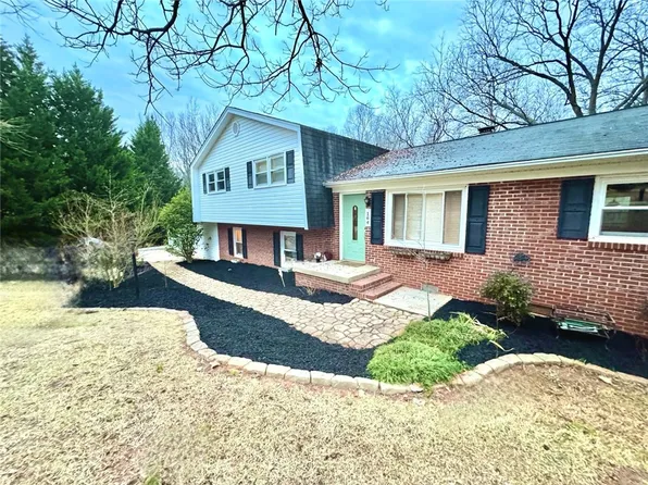 104 Parkwood Ct, Anderson, SC 29625