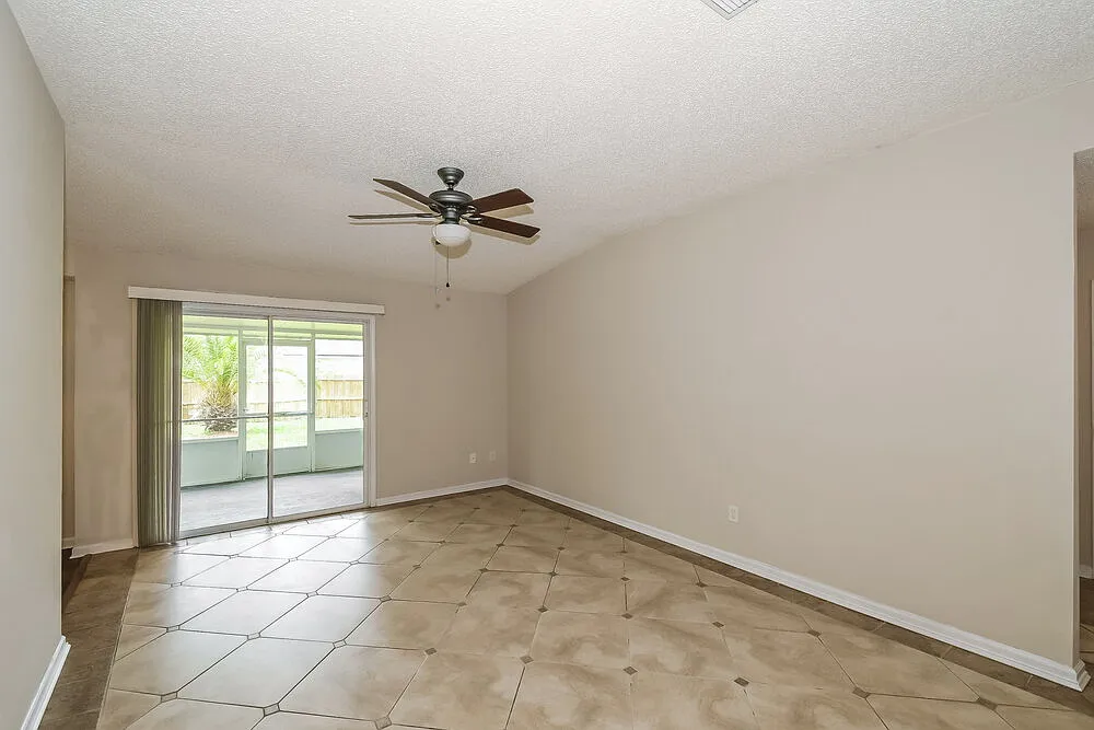4 bed, 2.0 bath, 1681 sqft, $2,065 — Photo 3
