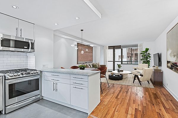 1st image of 22 W 15th St APT 7D