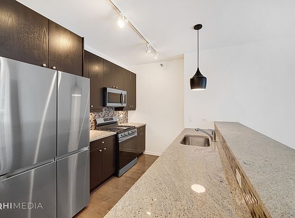 4th image of 123 S Green St APT 1107B