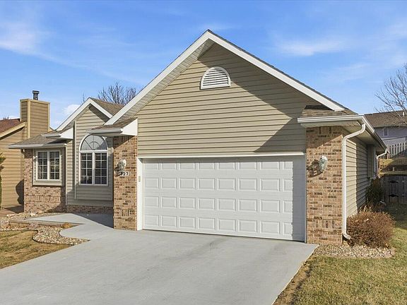 2nd image of 327 E Ferndale Dr