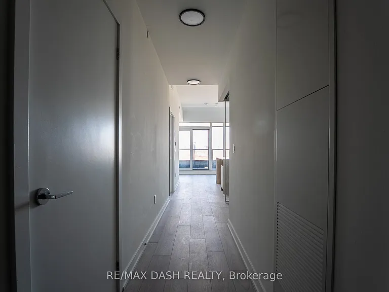 1007 The Queensway #606 — Photo 5