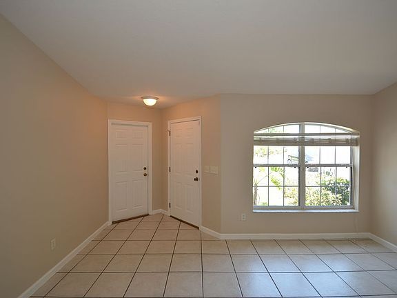 4th image of 42 Louisburg Ln #B