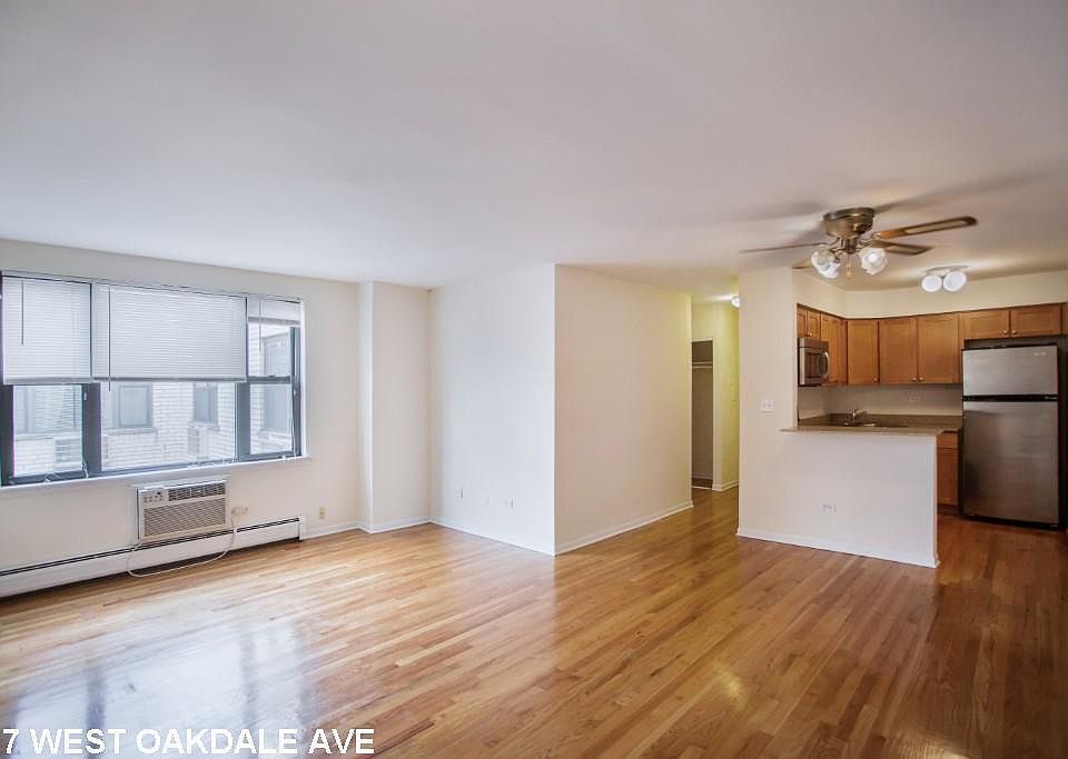 1st image of 527 W Oakdale Ave #1402