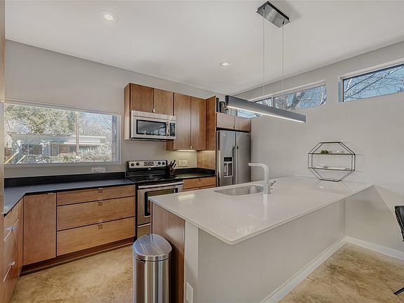 5th image of 5909 Lux St