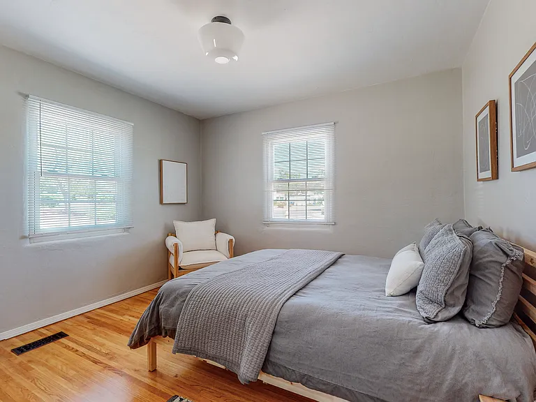837 Adams St NE — Photo 38