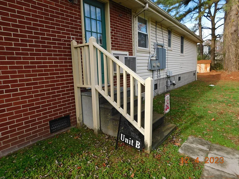 4240 Taylor Rd #B — Photo 2