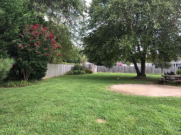 4th image of 302 Ann Dr