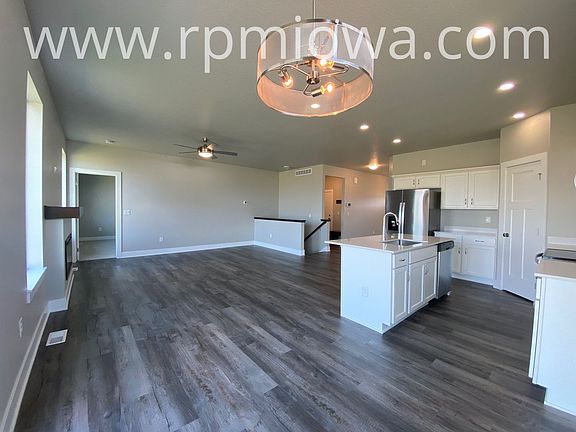 4th image of 740 SE Drumlin Dr