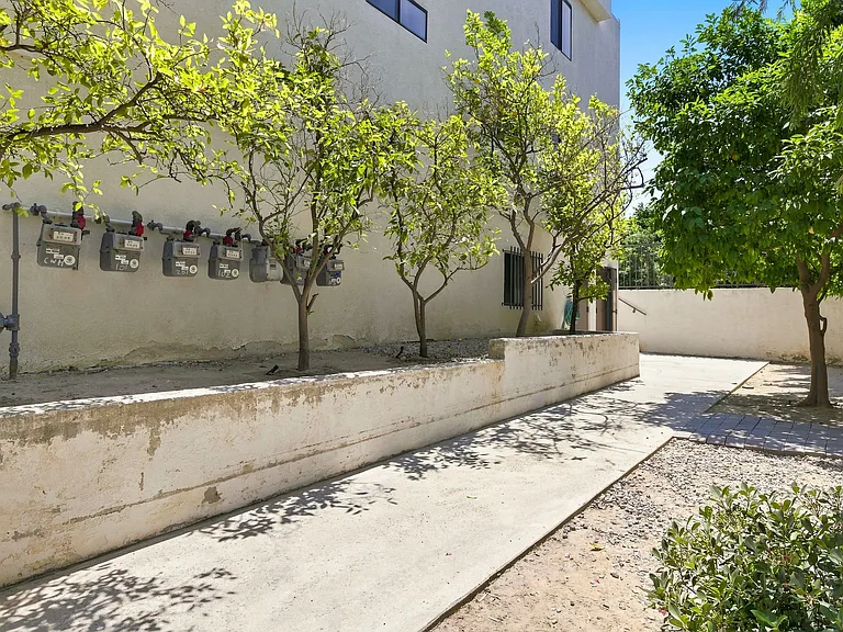 4247 Matilija Ave #102 — Photo 44
