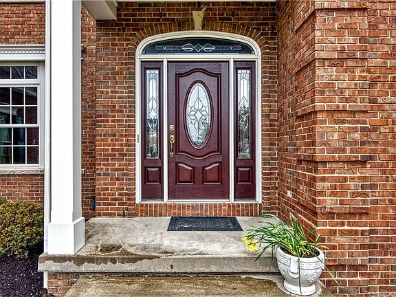 3rd image of 10 Rockdove Ln