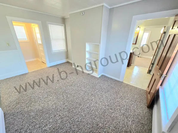 5912 8th Ave, 5912 8th Ave APT 2, Kenosha, WI 53140