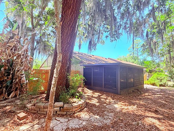 4th image of 124 Clear Lake Cir