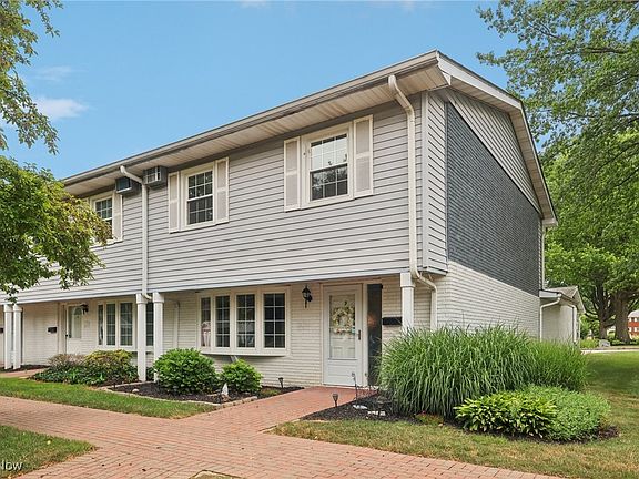 2nd image of 14 Meadowlawn Dr Unit 9