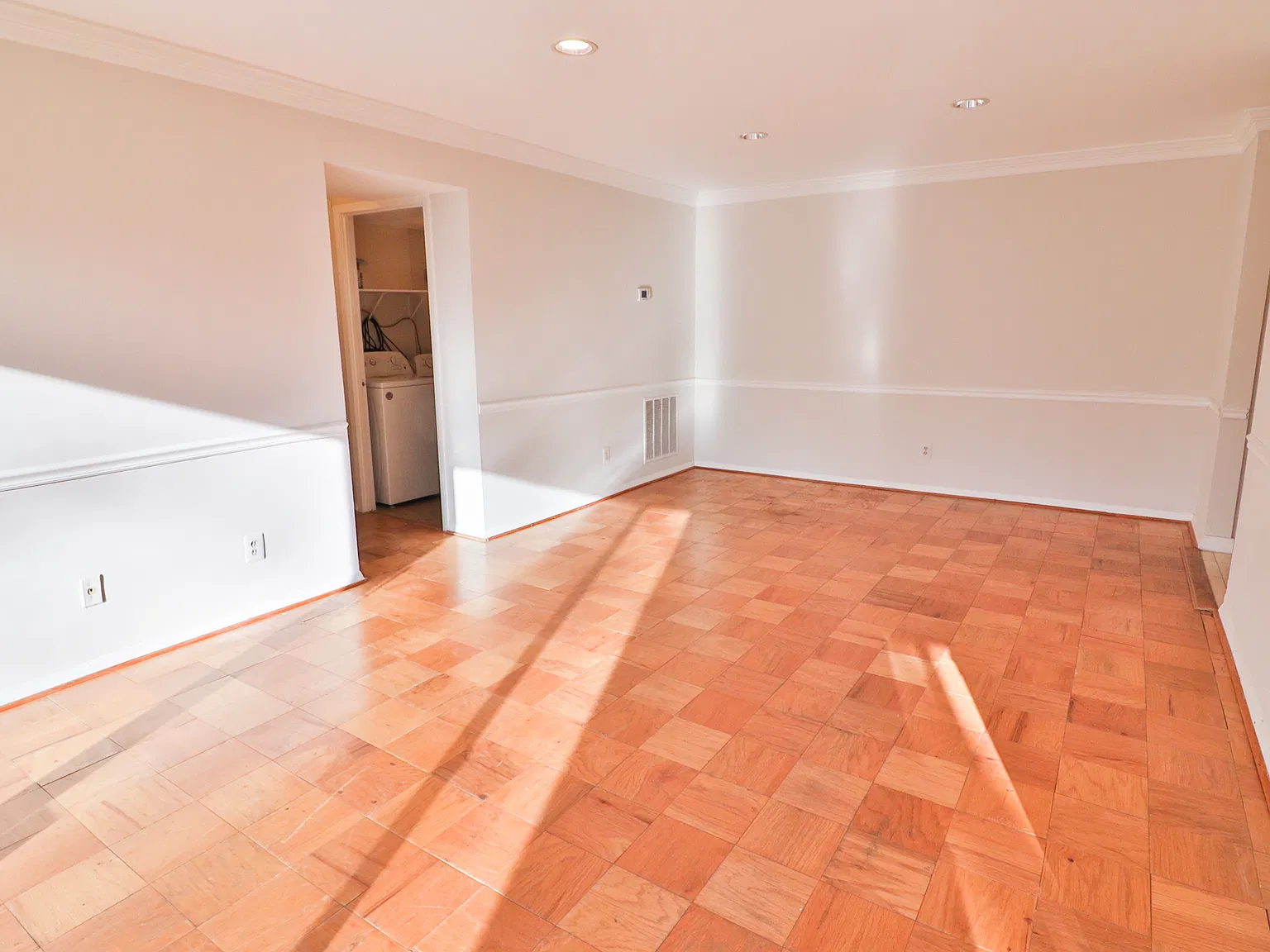 11415 Commonwealth Dr — Photo 3